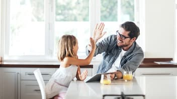 Darauf schnell ein High Five: "Gut gemacht, wir haben es zusammen geschafft!"