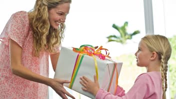 Als Dankeschön möchte man der Erzieherin gerne ein Abschiedsgeschenk überreichen – doch was?