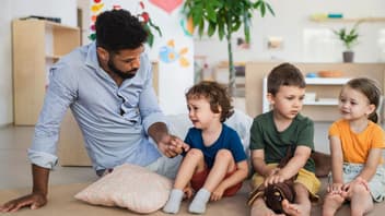 "Ich will zu Mama!" – wenn Kinder nach Hause wollen, müssen Erzieher Überzeugungsarbeit leisten ... oder Mama anrufen.