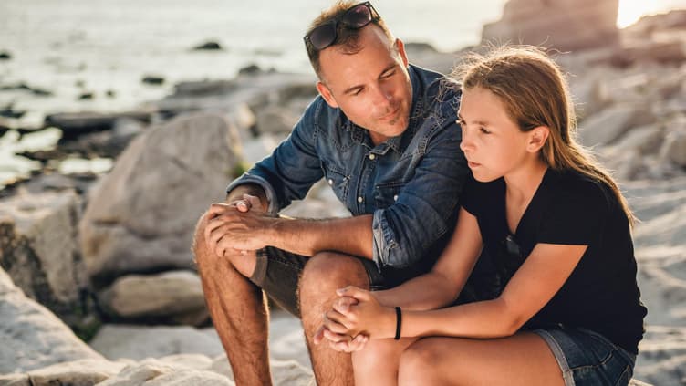 Vater mit Teenager-Tochter