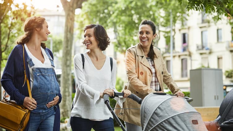 Freundinnen mit Kindern