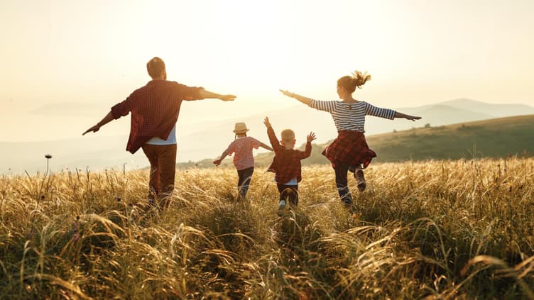 Den Kindern die Jahreszeiten erklären und sie gemeinsam genießen, macht der ganzen Familie Spaß.
