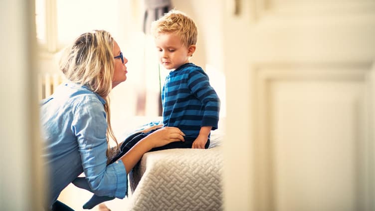 Euch ist eine blöde Bemerkung herausgerutscht? Dann entschuldigt euch bei eurem Kind – und versucht, ihm zu erklären, was ihr wirklich meintet. Nur so kann und wird es euch verstehen 