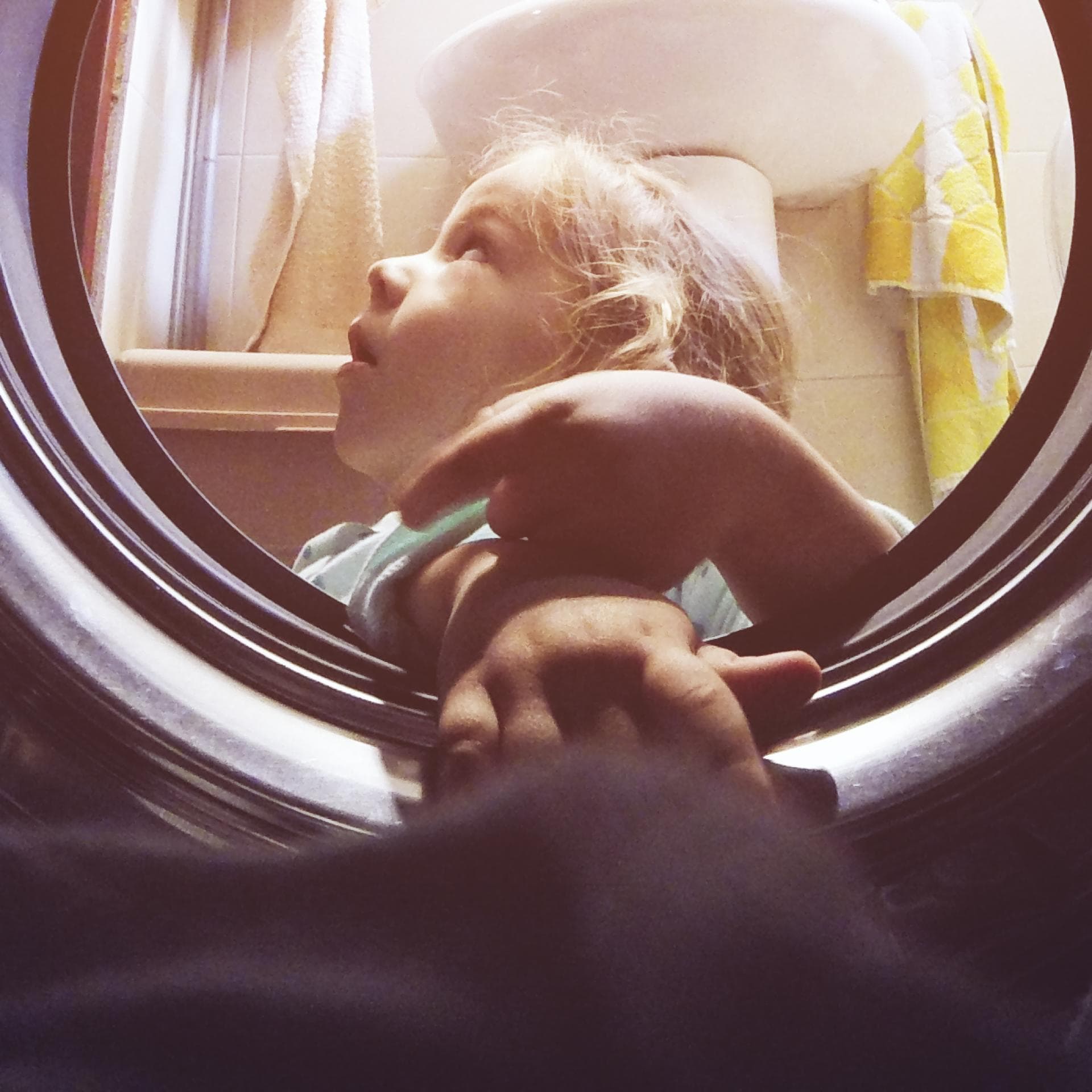 Die Gefahr von Waschmaschinen für Kinder