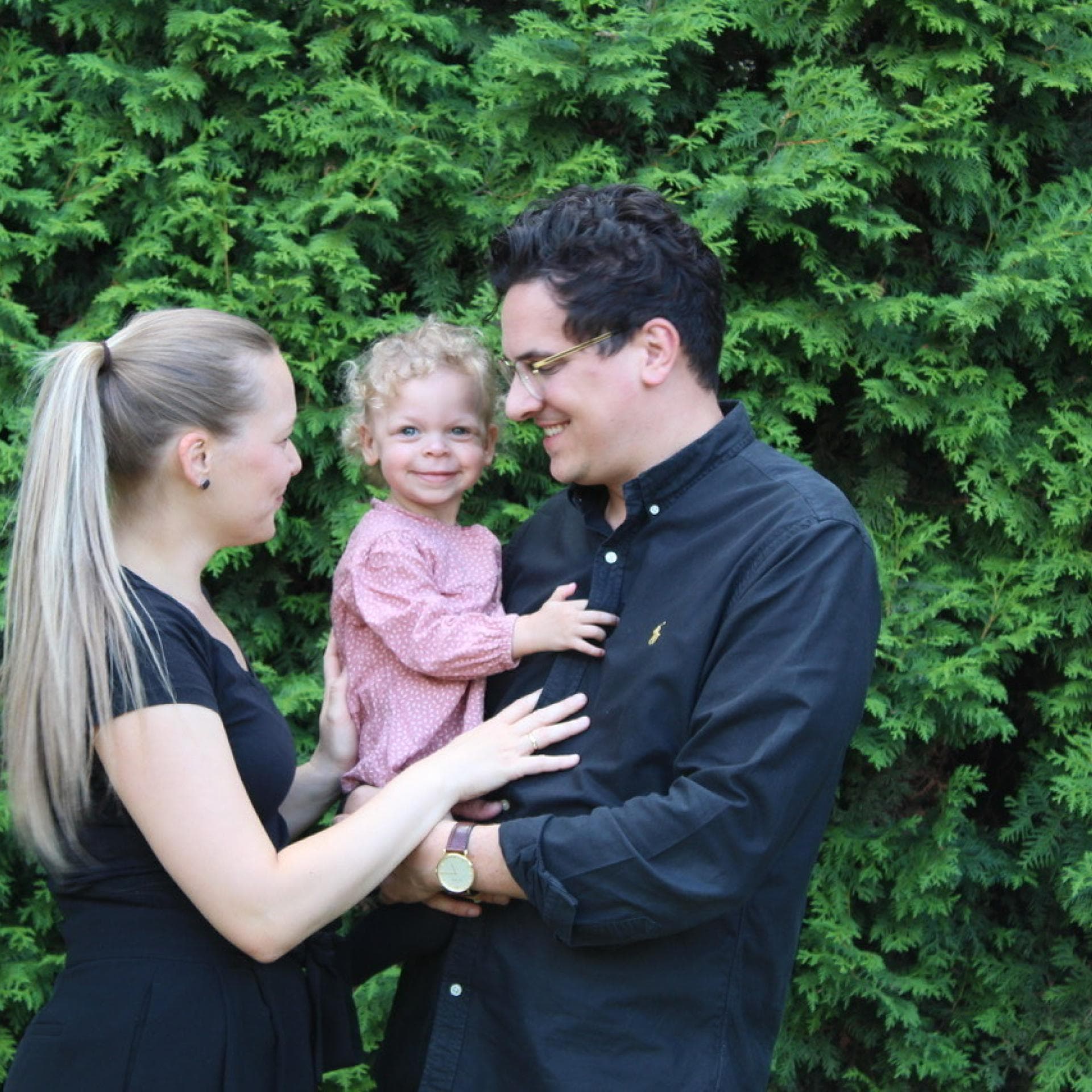 Kim Böttcher mit ihrem Mann Marvin und ihrer Tochter Greta – sie hat das Williams-Beuren-Syndrom