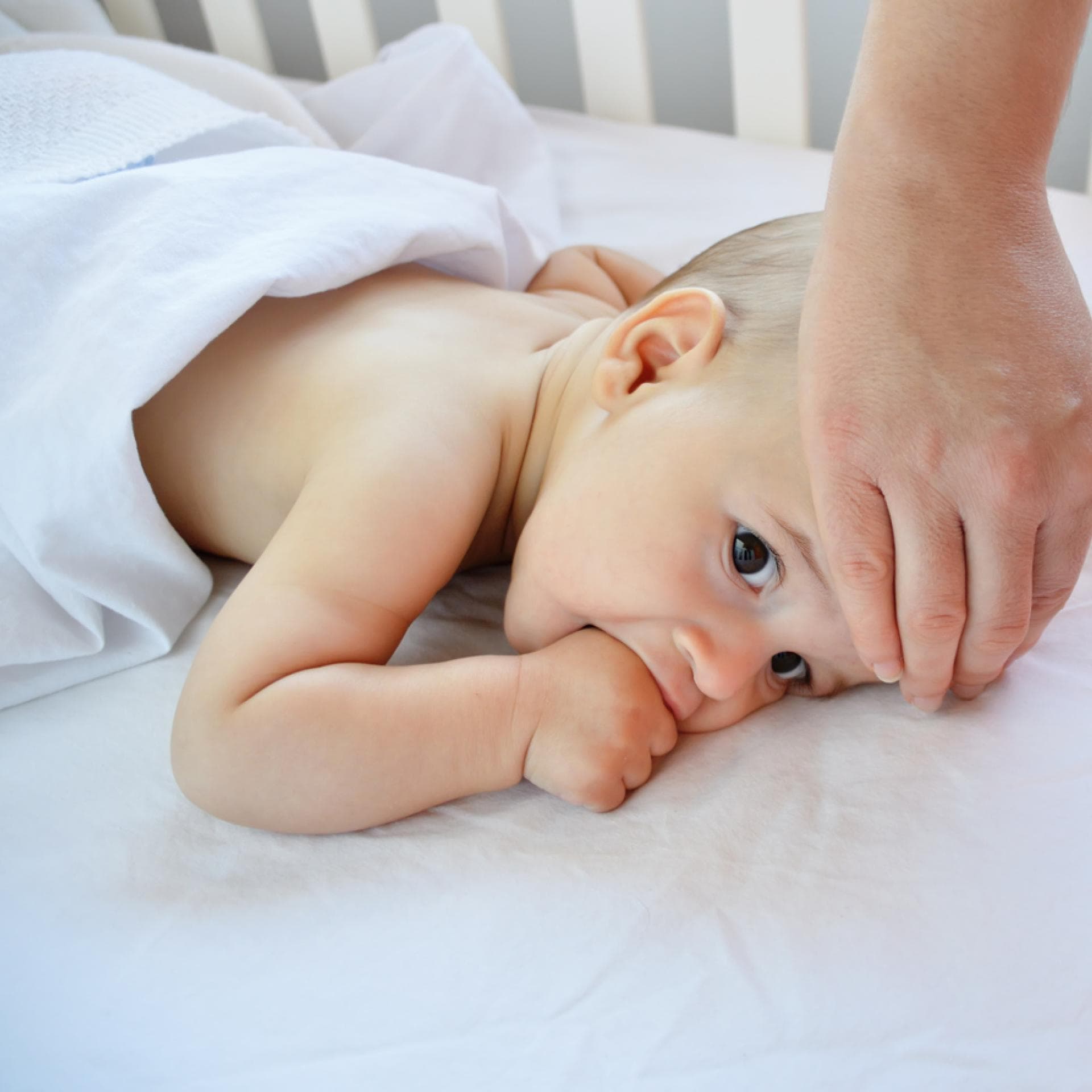 Baby fiebert beim Zahnen.