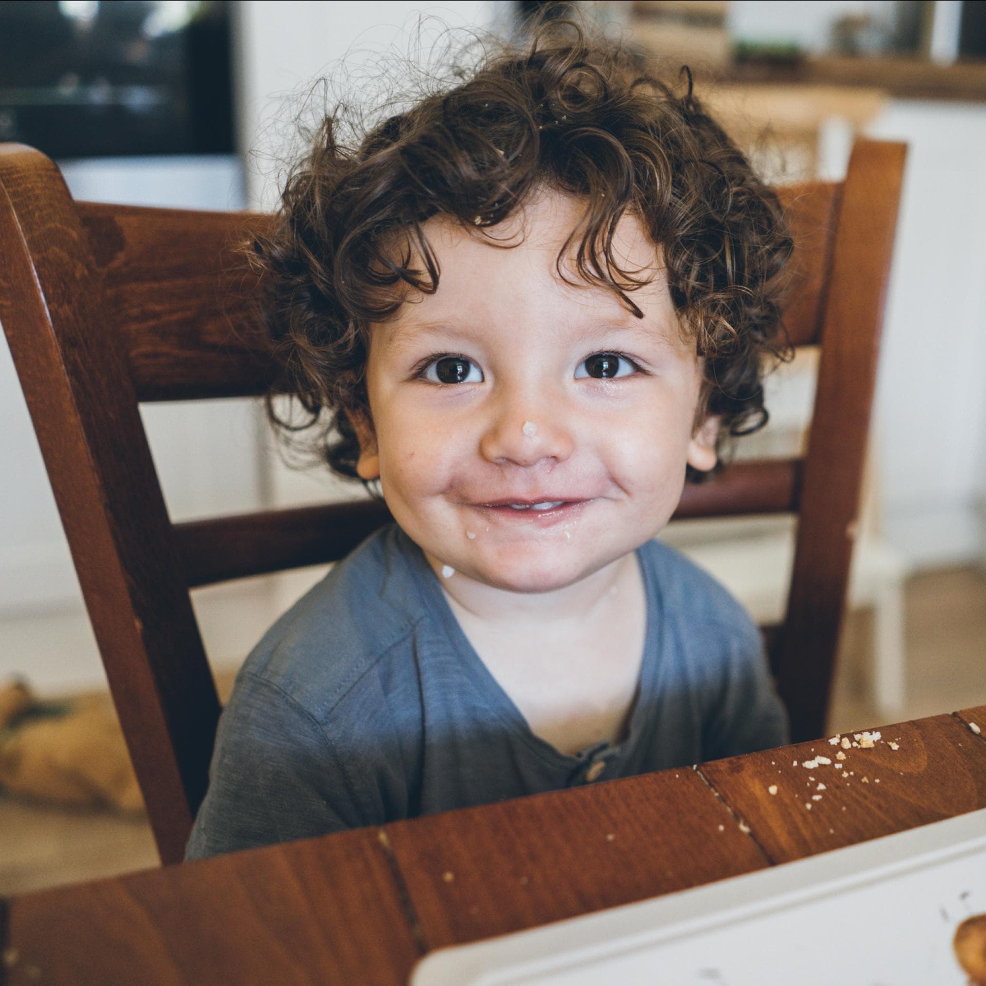 Sitzen bleiben oder aufstehen: Diese Frage sorgt in vielen Familien immer wieder für Stress.