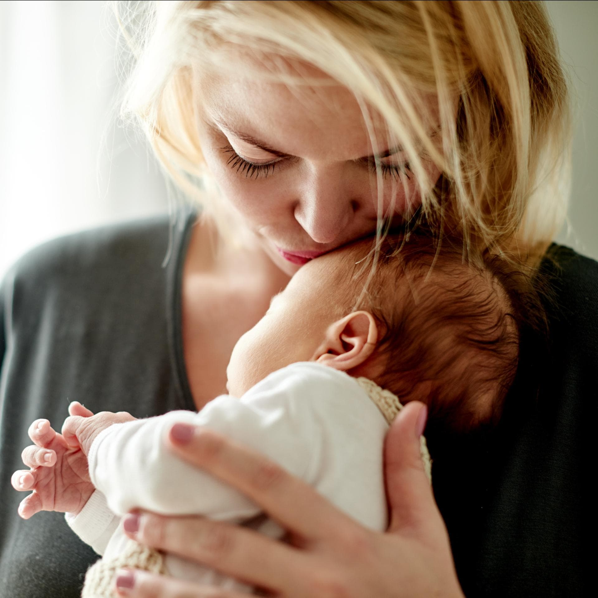 Ist es wirklich so schlimm, ein Neugeborenes zu küssen?