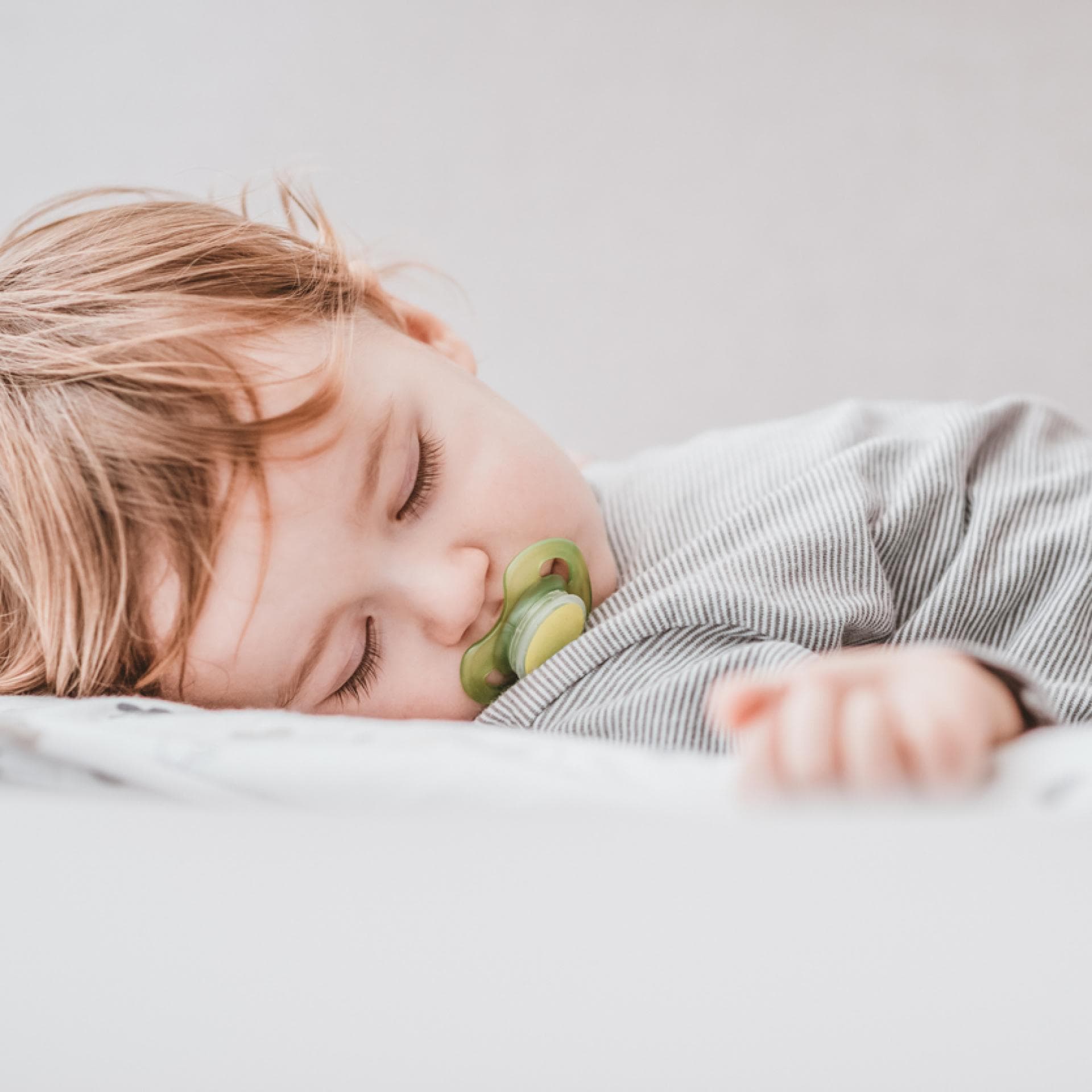 Ein Baby- und Kinderbett will gut ausgesucht sein, damit es allen Ansrpüchen genügt.