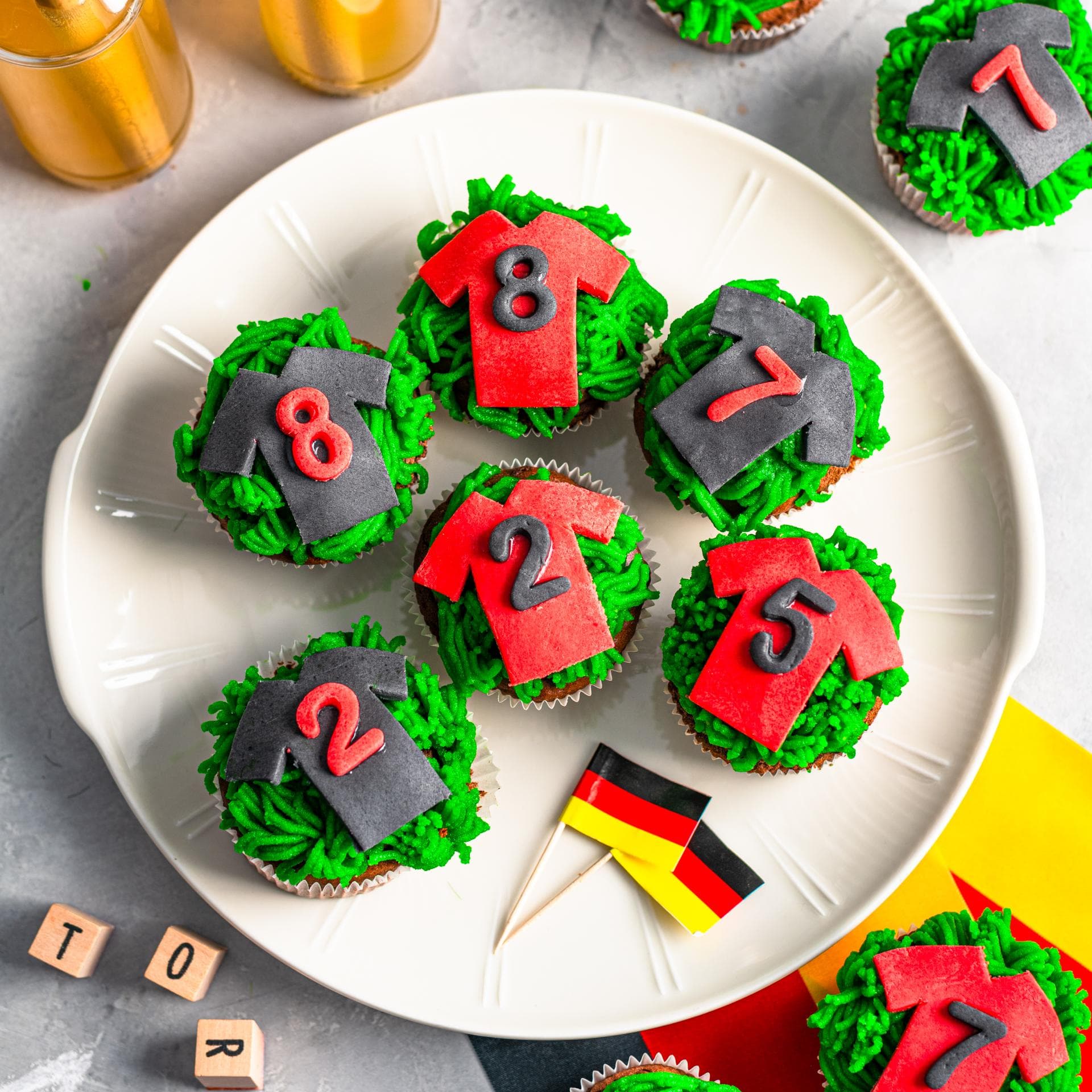 Fußball-Trikot-Muffins.