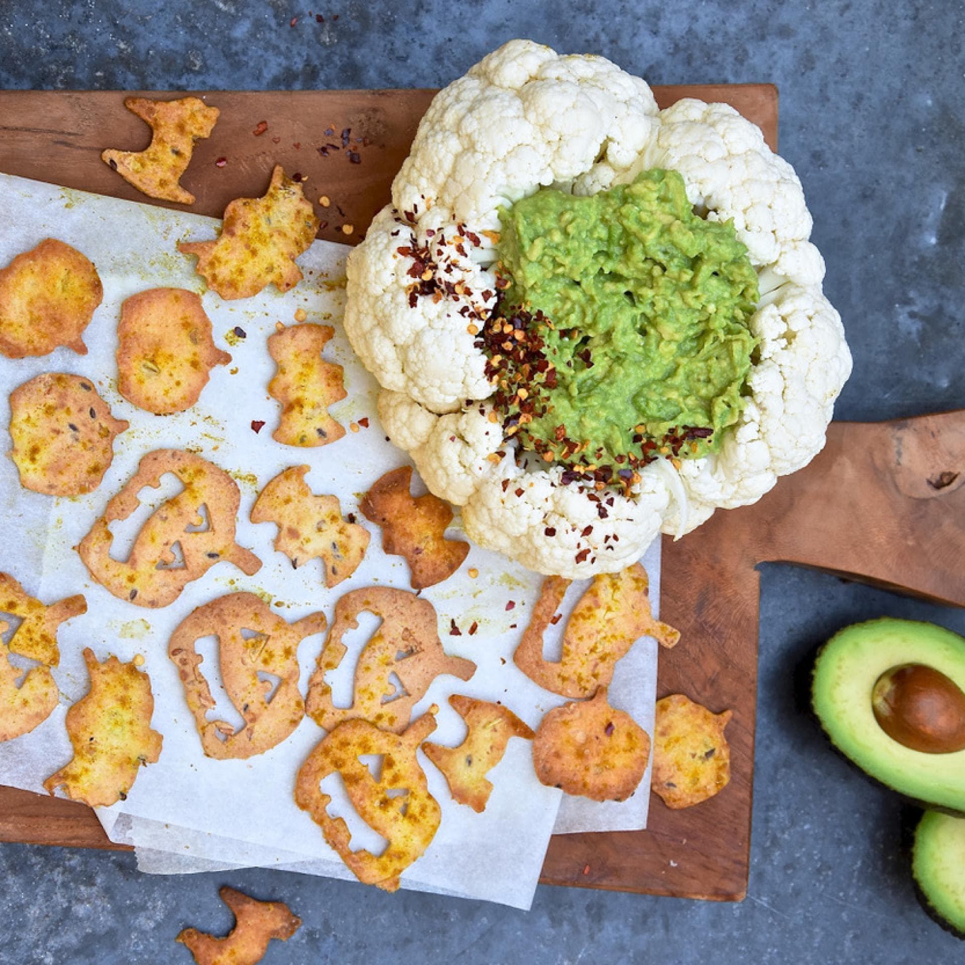 Mit Guacamole gefüllter Blumenkohl.