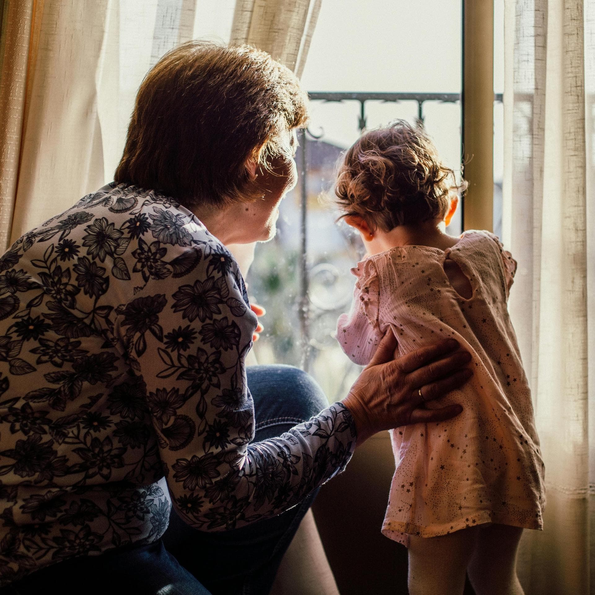 In vielen Familien übernehmen Großeltern einen wichtigen Teil der Kinderbetreuung.