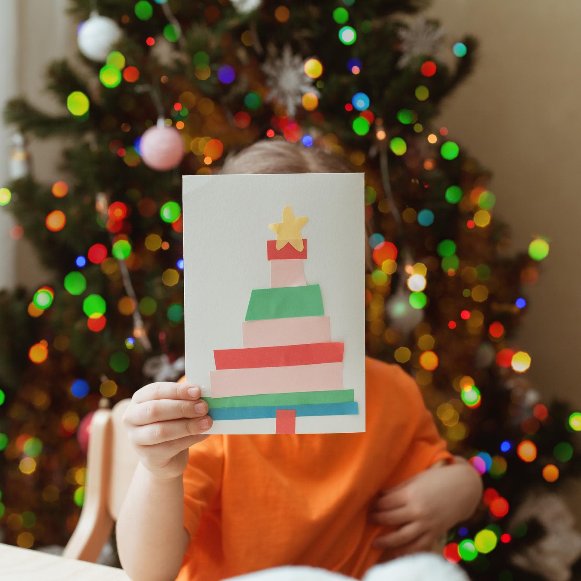 Eine selbstgebastelte Weihnachtskarte von einem Kind