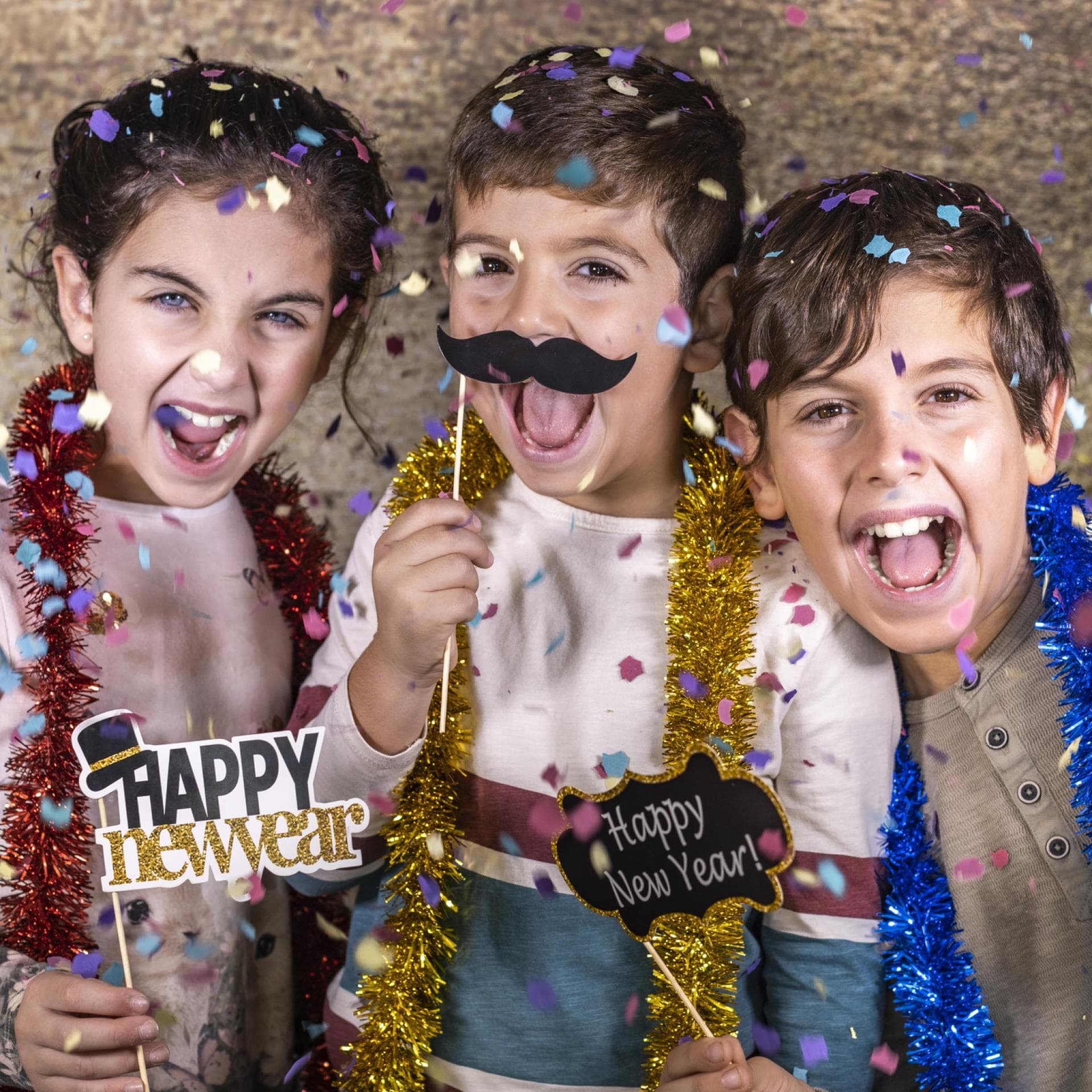 Kinder in Silvesterlaune