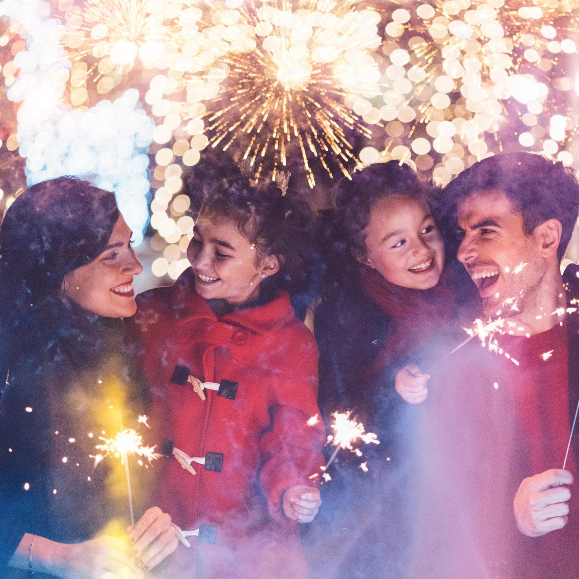 Familie feiert Silvester