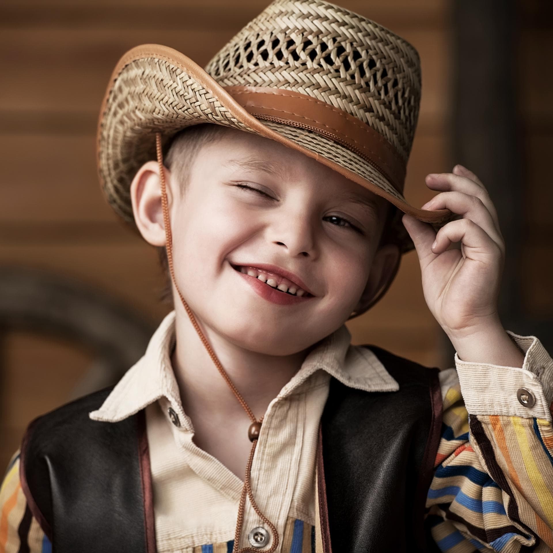 Ein kleiner Junge als Cowboy