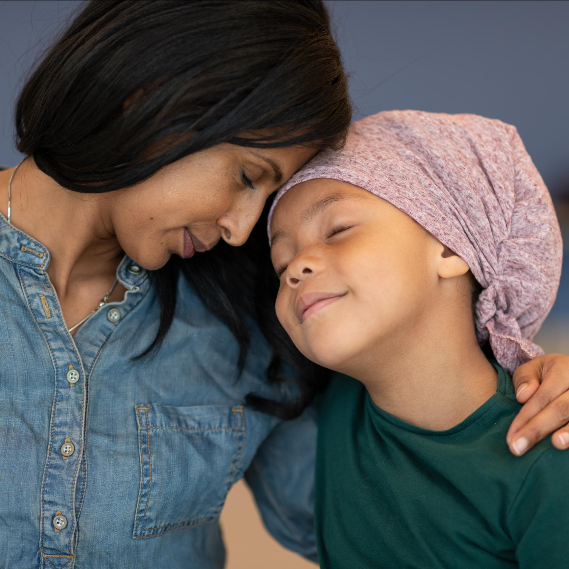 Liebevolle Mutter mit glücklichem Kind.