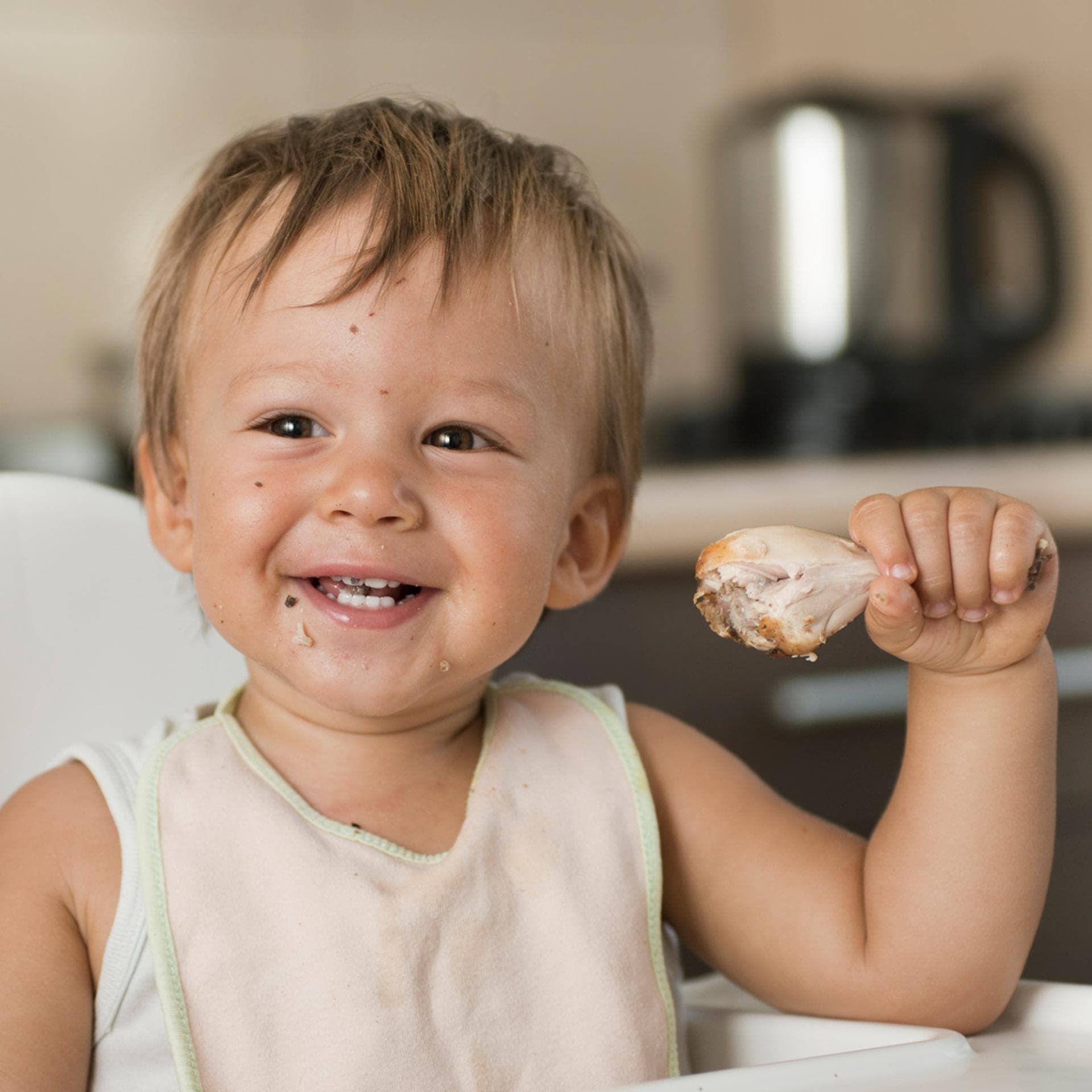 Sind die ersten Zähnchen da, kann geknabbert werden.