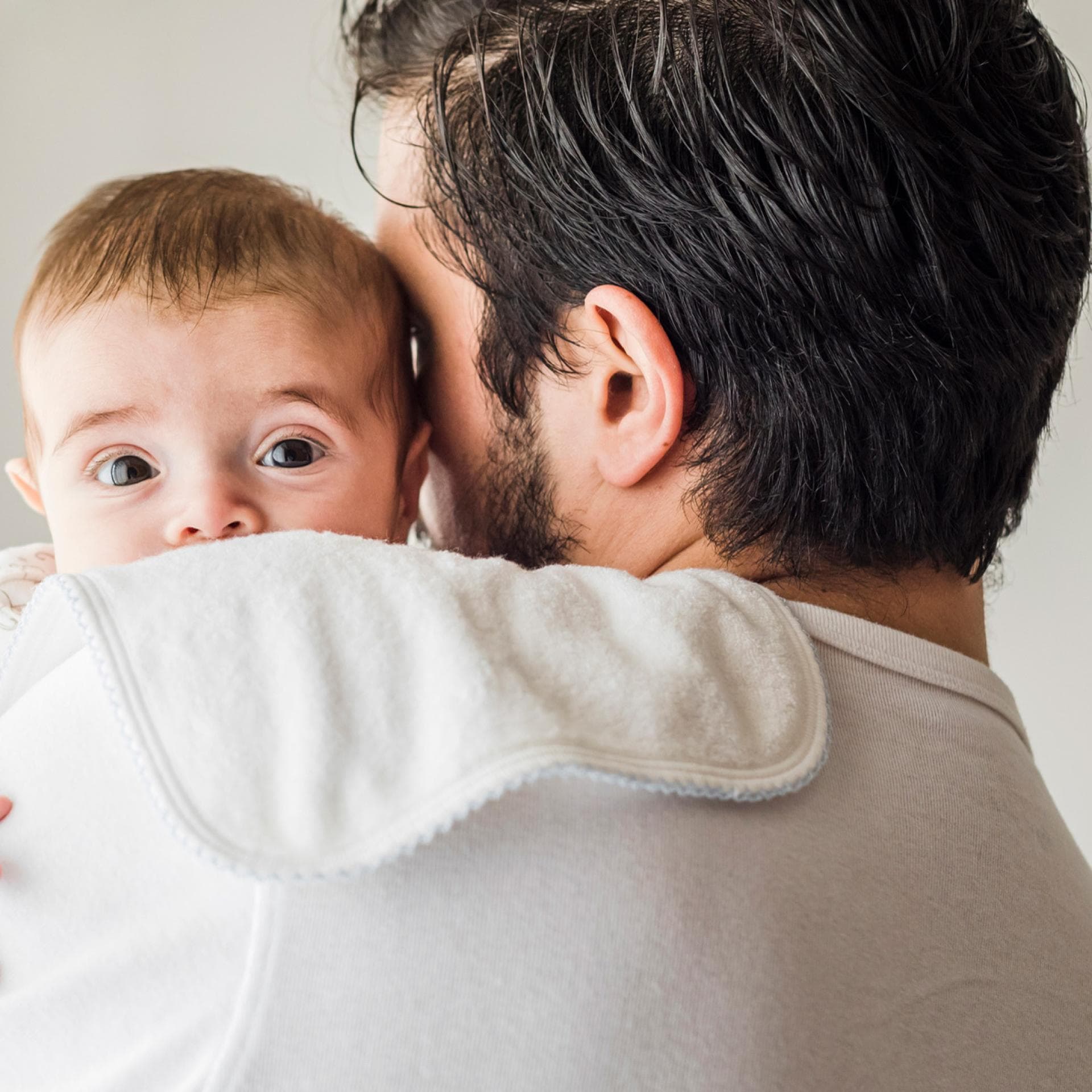 Viele Väter in spe – und Mütter – stellen sich die erste Zeit mit Baby ganz anders vor ...