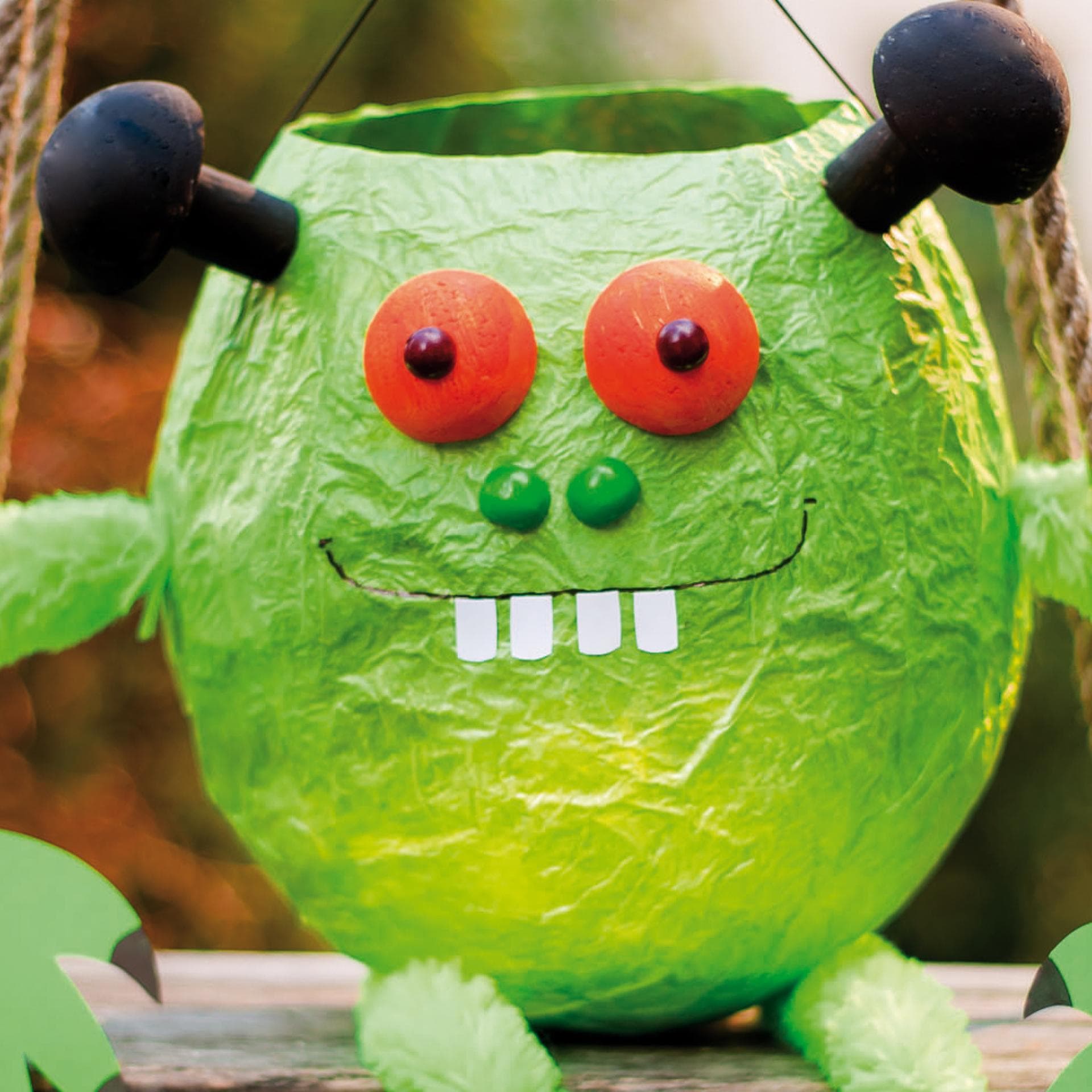 Monster-Laterne aus Luftballon.