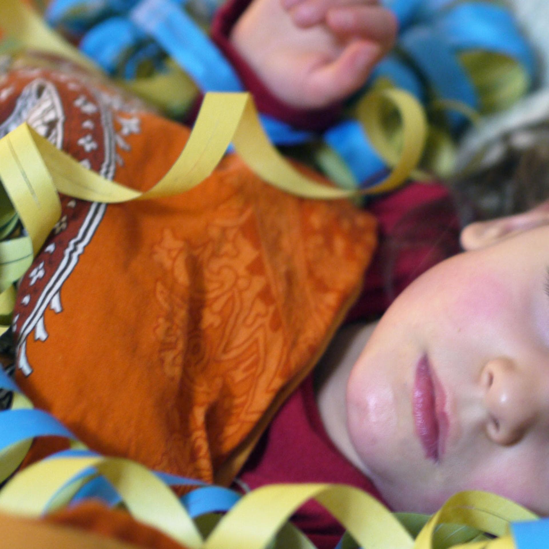 Schlafendes Kind an Silvester.