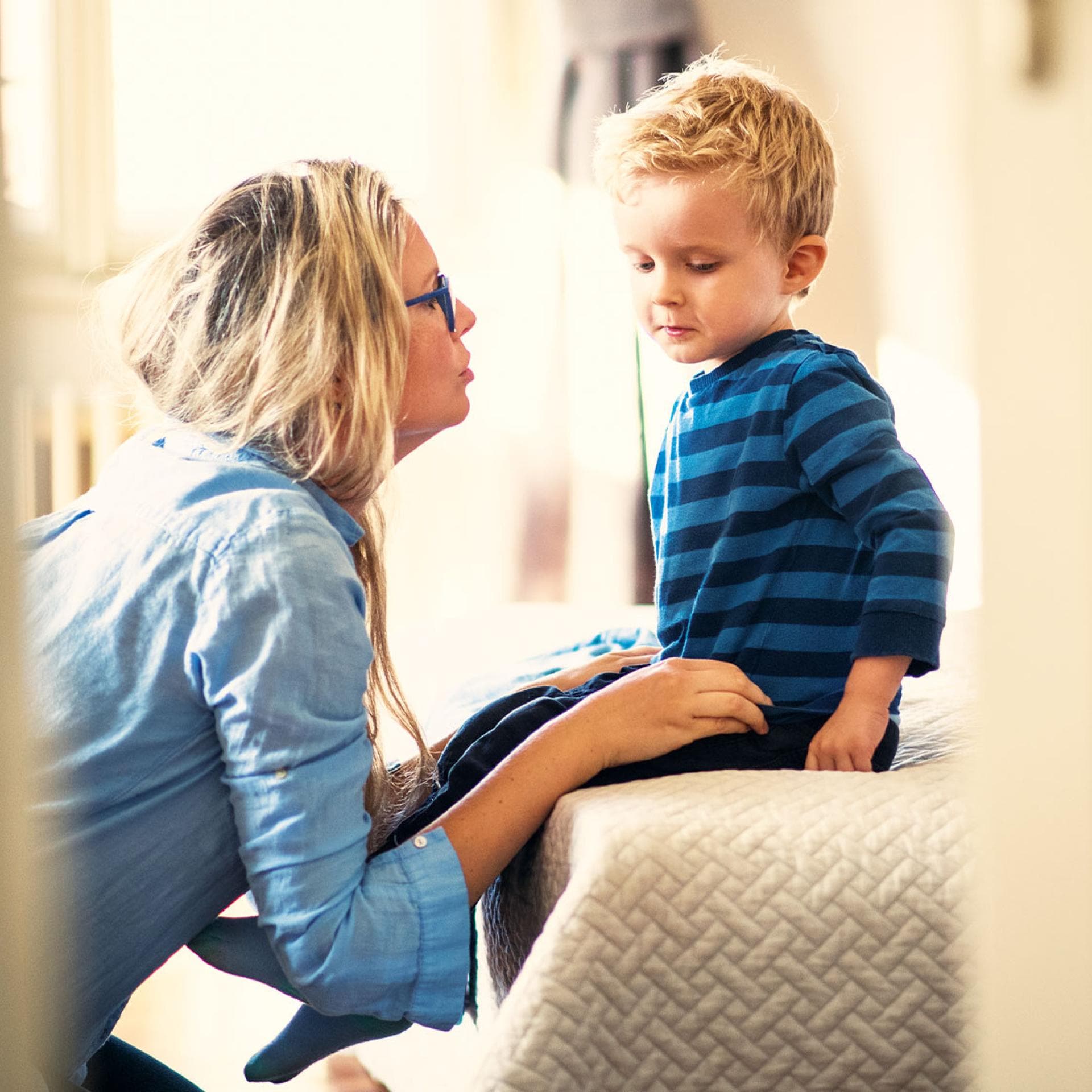 Euch ist eine blöde Bemerkung herausgerutscht? Dann entschuldigt euch bei eurem Kind – und versucht, ihm zu erklären, was ihr wirklich meintet. Nur so kann und wird es euch verstehen 