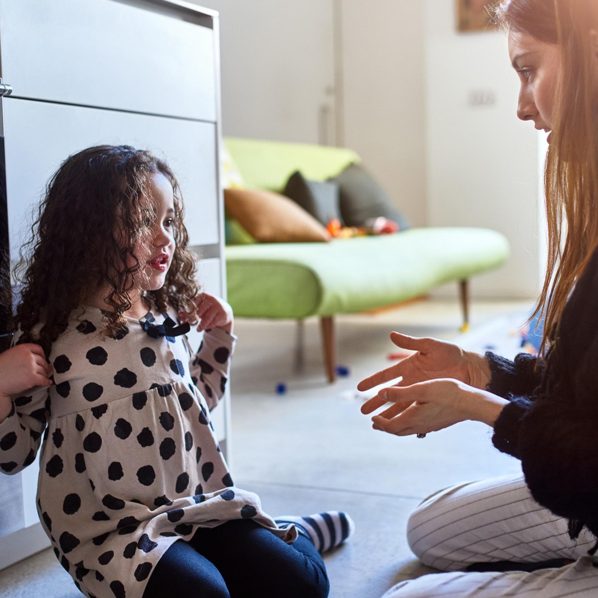 Eltern sollten sich zeit nehmen, um Sachverhalte zu erklären. Kinder anzulügen ist – zumindest dauerhaft – keine gute Idee. 
