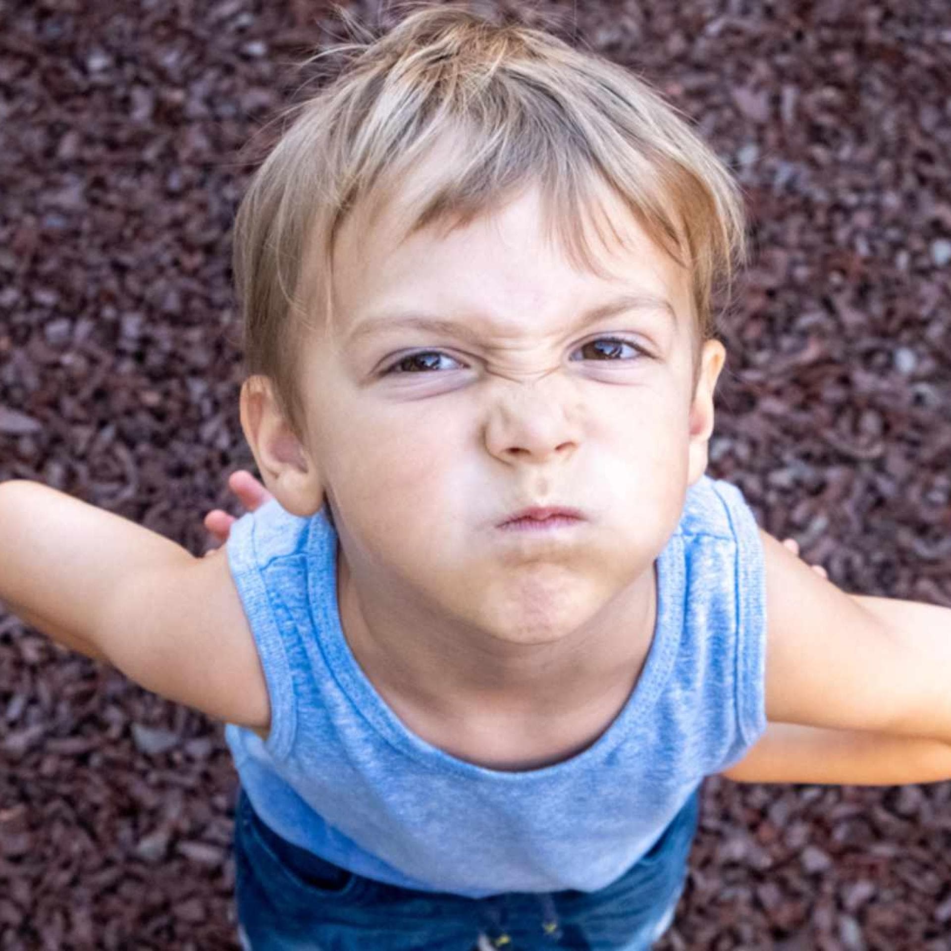 Kinder können einem ganz schön auf die Nerven gehen. Statt zurückzunerven empfiehlt Erziehungsexpertin Nicola Schmidt einen auf den ersten Blick ungewöhnlichen Ansatz ... 