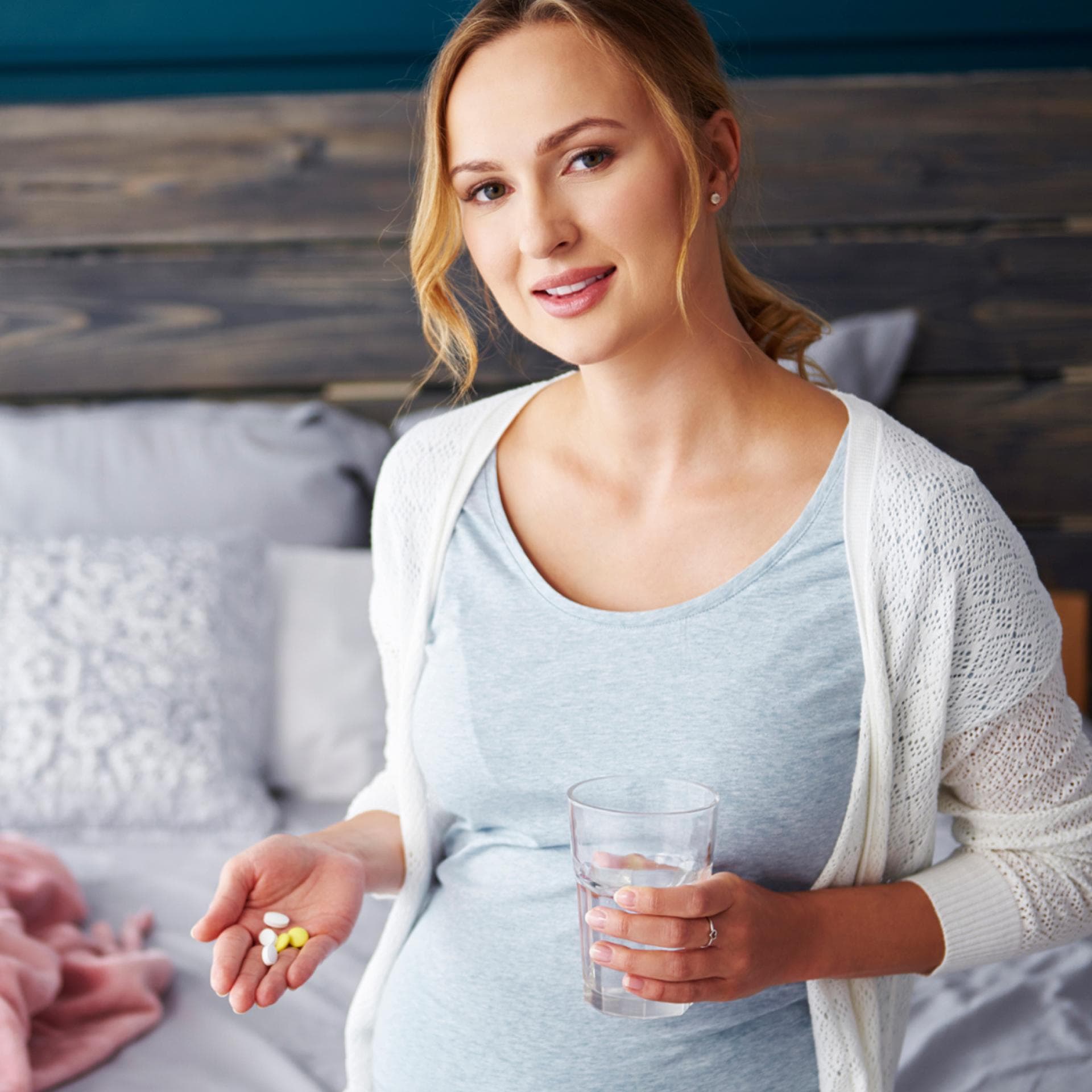 Werdende Mamas sollten auf eine ausreichende Versorgung mit Folsäure in der Schwangerschaft achten. 