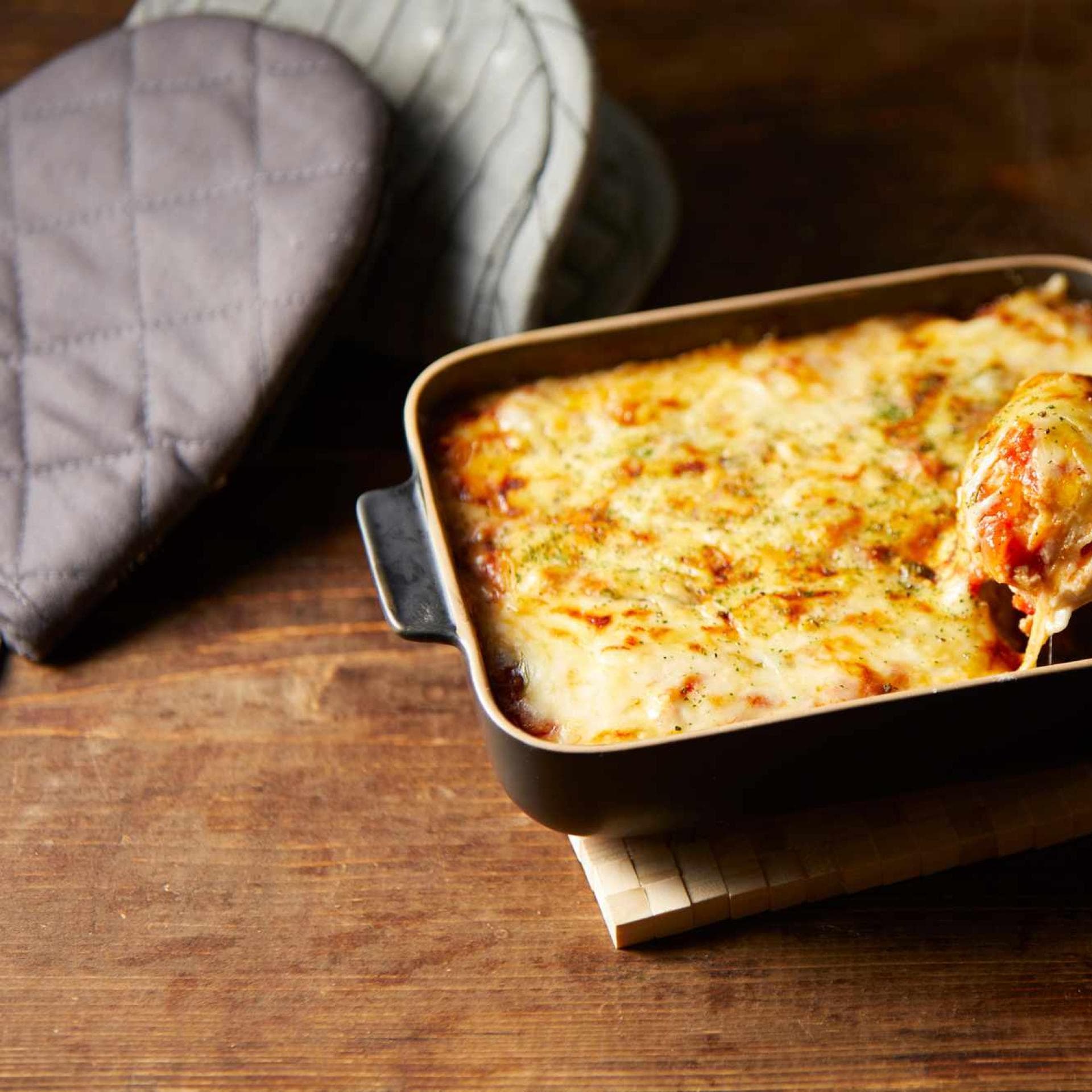 Mhhhm, eine leckere hausgemachte Lasagne im Wochenbett – dank Meal Train. 