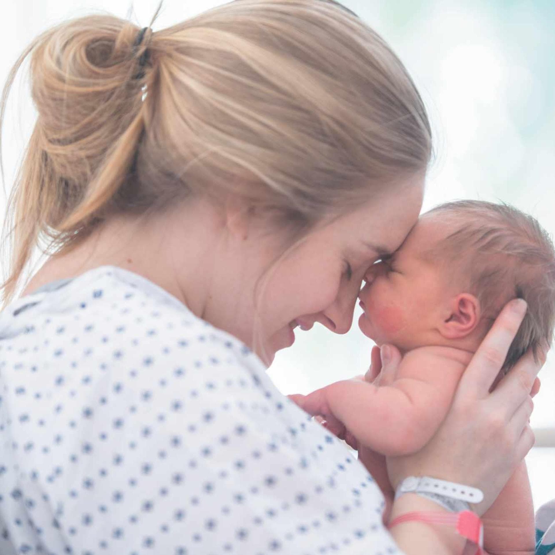 Das medizinische Phänomen zweimal geborener Babys ist relativ selten und geht mit großen Risiken einher (Symbolbild).