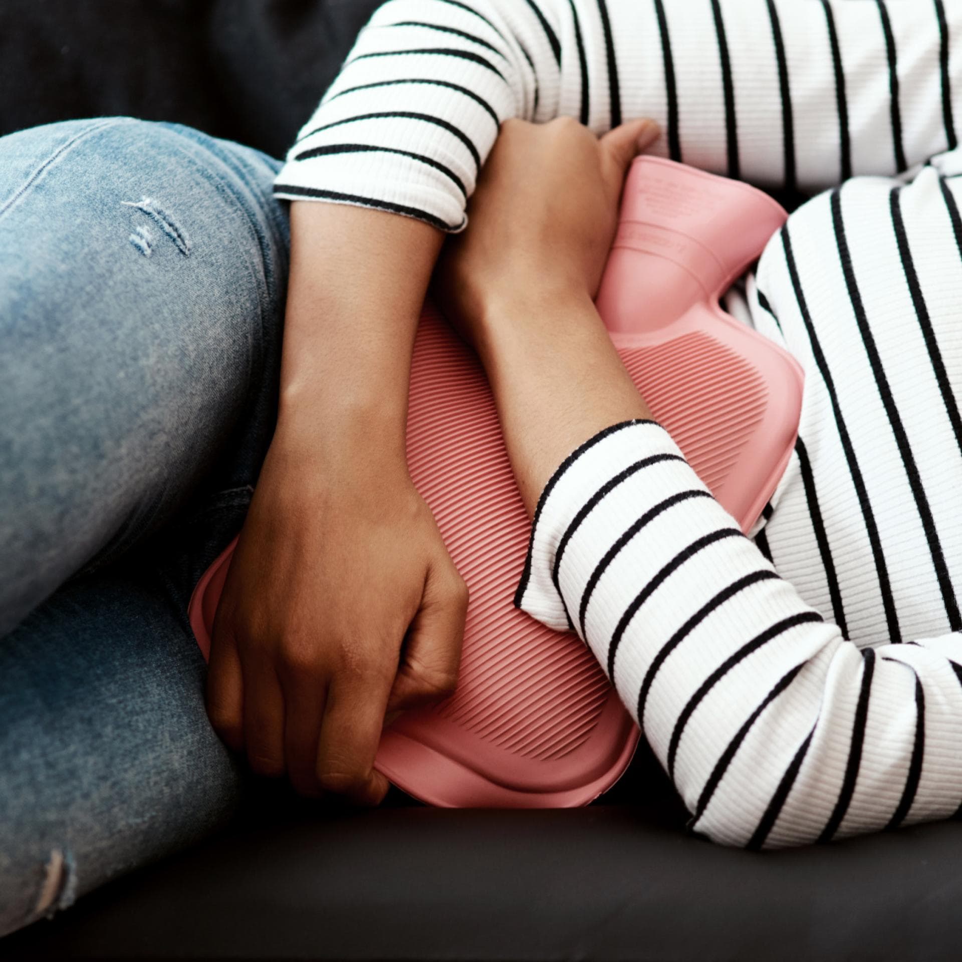 Früher oder später kommt sie wieder: Die erste Periode nach der Geburt kann schmerzhafter sein als gewohnt.