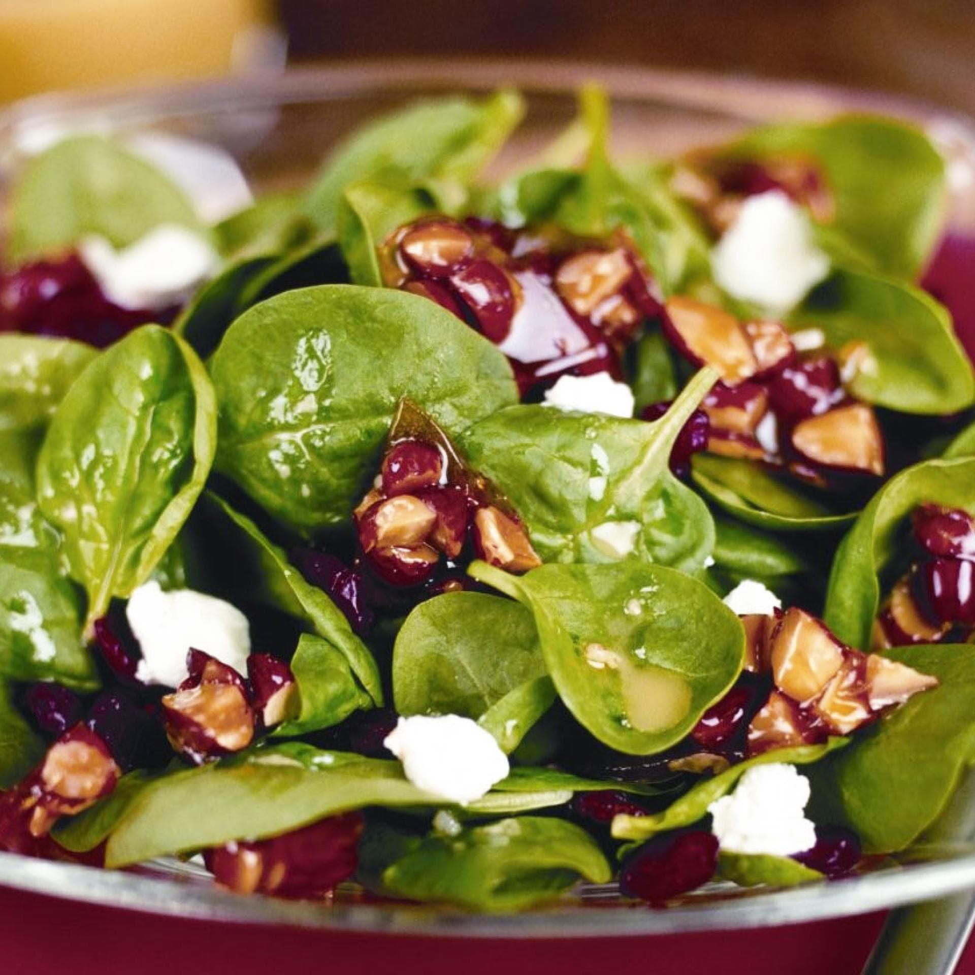 Mmh lecker: Spinatsalat mit Mandeln und Zitronen-Vinaigrette