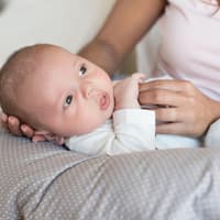 Stillkissen können das Stillen für Mama und Baby erleichtern 