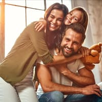 Glückliche dreiköpfige Familie