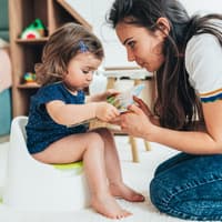 Töpfchen-Bücher können Kindern beim Trockenwerden helfen. 