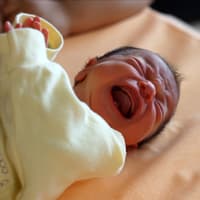 In den ersten Tagen verändert sich das Aussehen eines Babys in rasantem Tempo.