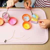 Kinder basteln mit leeren Babygläschen