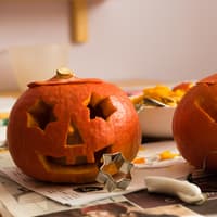 Geschnitzter Halloween-Kürbis