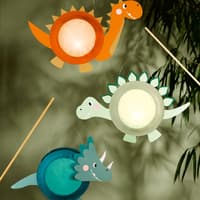 Drei Dino-Laternen, selbst gebastelt.