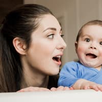 Jetzt startet dein Baby mit großen Entwicklungsschritten ins zweite Lebensjahr.
