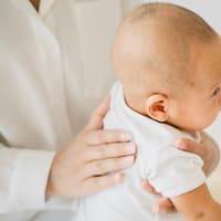 Oft stört die Eltern der Schluckauf der Kleinen mehr als die Babys selbst.