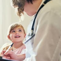 Wo euer Kind am besten krankenversichert ist, hängt von unterschiedlichen Faktoren ab. 