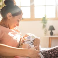 Gerade am Anfang der Stillzeit sind sich viele Mütter nicht sicher, ob sie genügend Milch für ihr Baby haben.