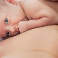 Wie praktisch es doch wäre, wenn Mama und Papa sich das Stillen einfach teilen könnten ... 