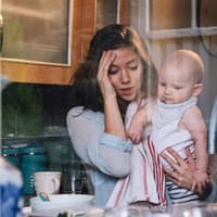 Dass Babymamas sich manchmal einsam fühlen, ist ganz normal.