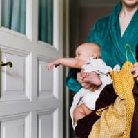 Warum Männer besser nicht im Haushalt helfen sollten, erklärt uns Autorin Nathalie in ihrem Gastbeitrag.  