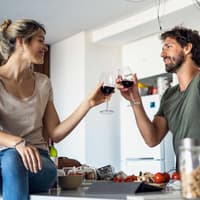 Zeit für Vino, zu zweit kochen und endlose Gespräche ... für Eltern nicht immer leicht in den Familienalltag einzubauen. 
