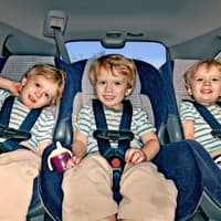 Drei Kindersitze auf der Rückbank – das kann nicht jedes Auto!