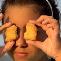 Zehn Jahre lang kann sich Jessica nicht überwinden, etwas anderes als Chicken Nuggets zu essen. (Symbolbild)